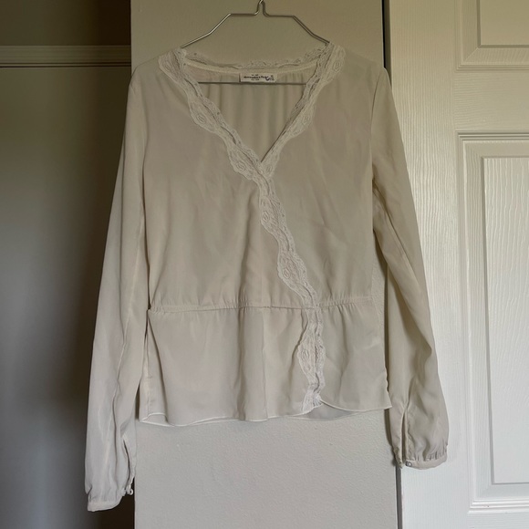 Abercrombie & Fitch Tops - Abercrombie & Fitch Cream Long Sleeve Flowy Top Size XS